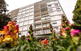 Incrível Vista no Capivari com 4 Quartos e Lareira